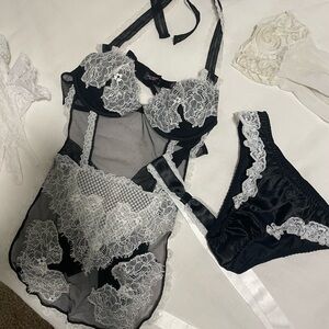 Sexy little thing Victoria Secret lingerie set (costume) French maid